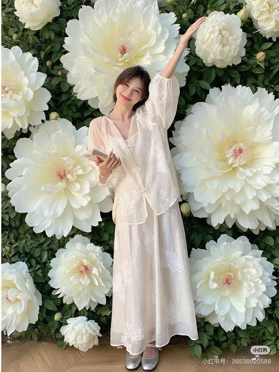 Hai Chiếc Áo Hai Dây Giá 89 Tệ và Cái Bẫy Ngọt Ngào